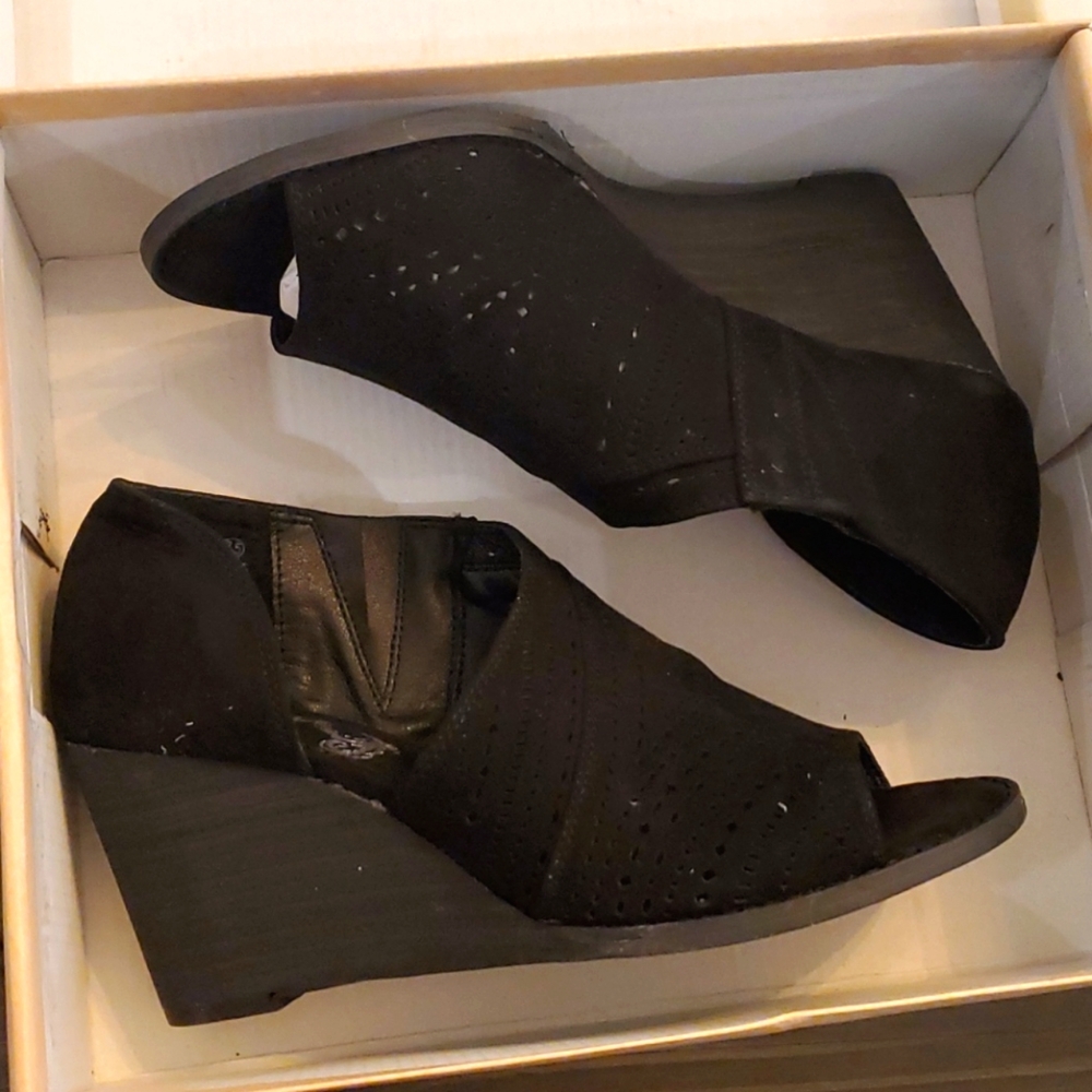 Women's shoes